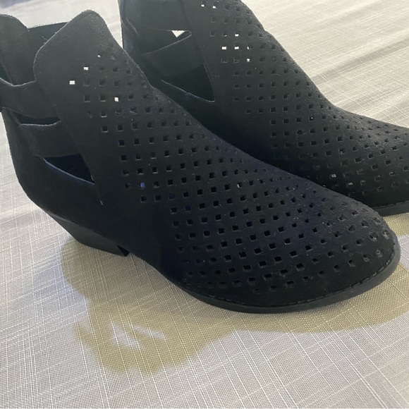 Nature Breeze booties in black. Women’s size 8 - Picture 5 of 15